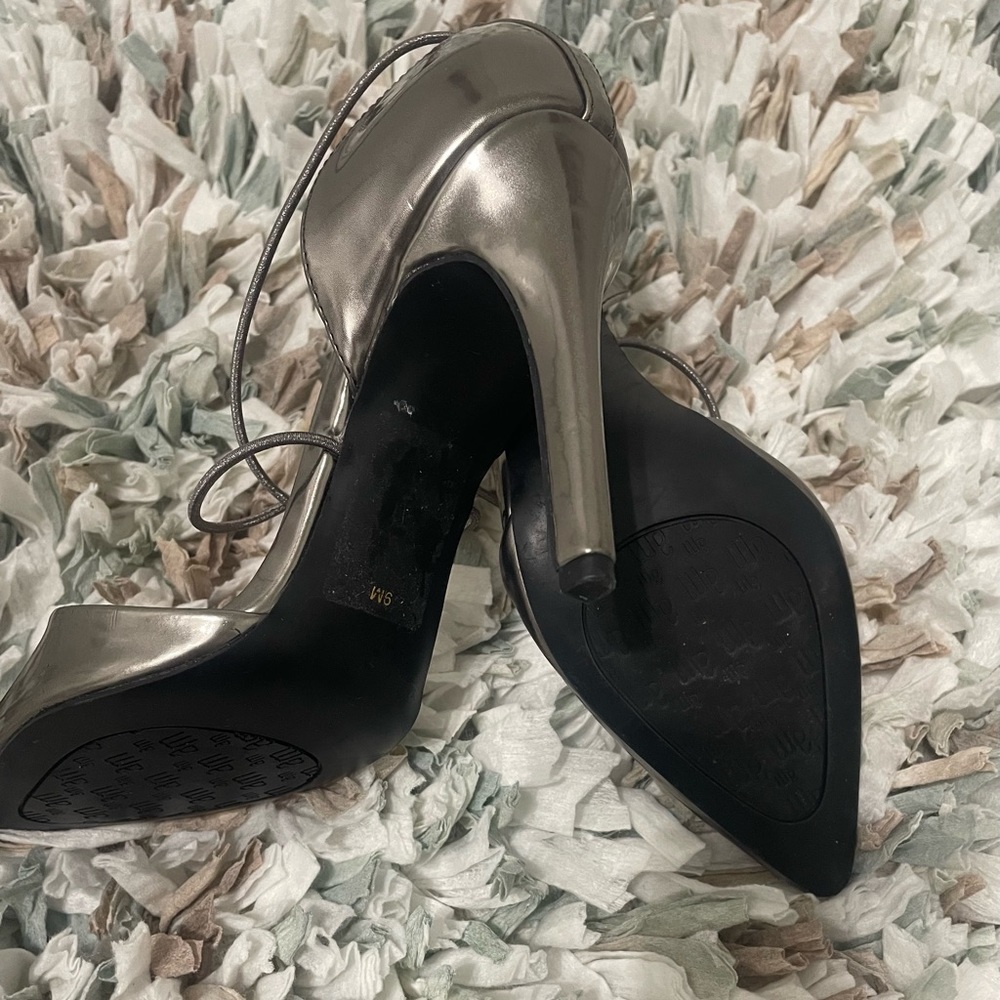 Shoes - Picture 4 of 4